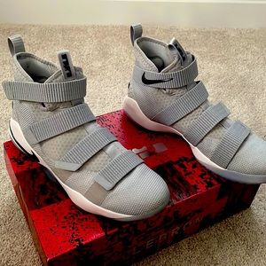 Nike Lebron Soldier XI